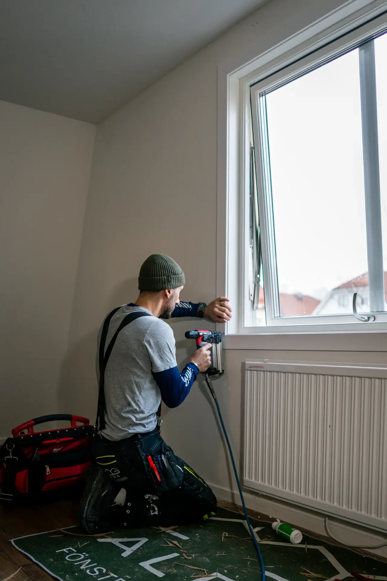 Fönstermontör vid arbete i Stockholm - MG Alpha