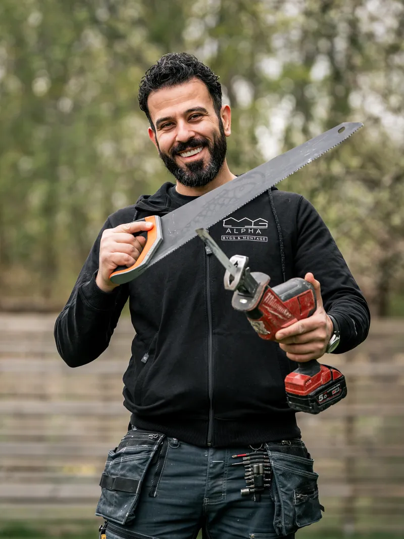 Reza, Fönstermontör på MG Alpha - på riktigt